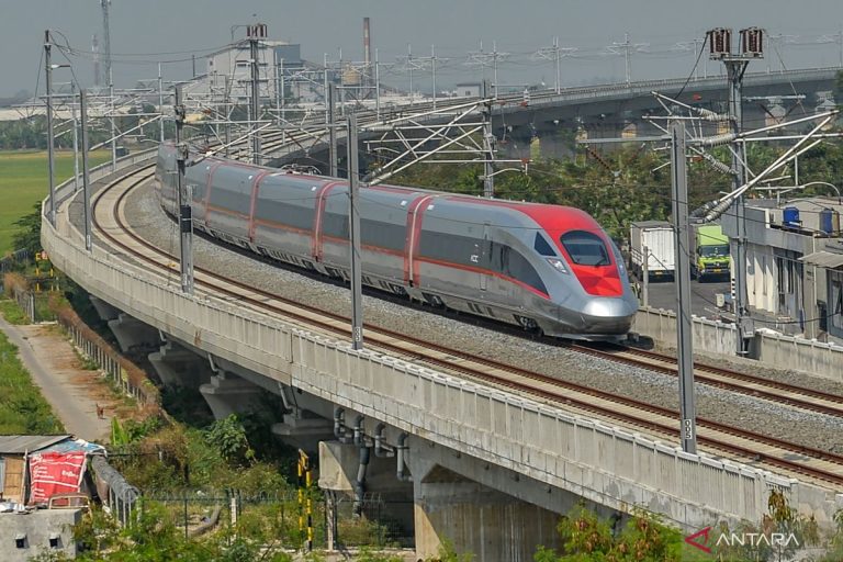 Mandiri lalu BNI sediakan pembelian tiket kereta cepat Whoosh