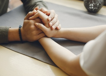 Menjaga Keharmonisan Pasangan: Pondasi Utama Kestabilan Emosi Anak